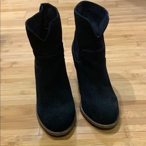 Splendid
Suede Above Ankle Boot